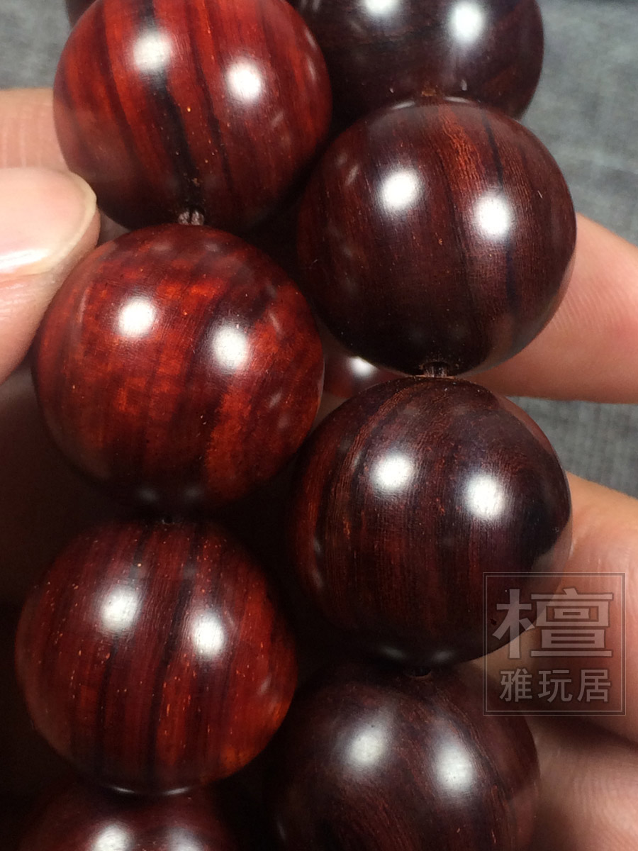 两串18mm小叶紫檀手串对比图