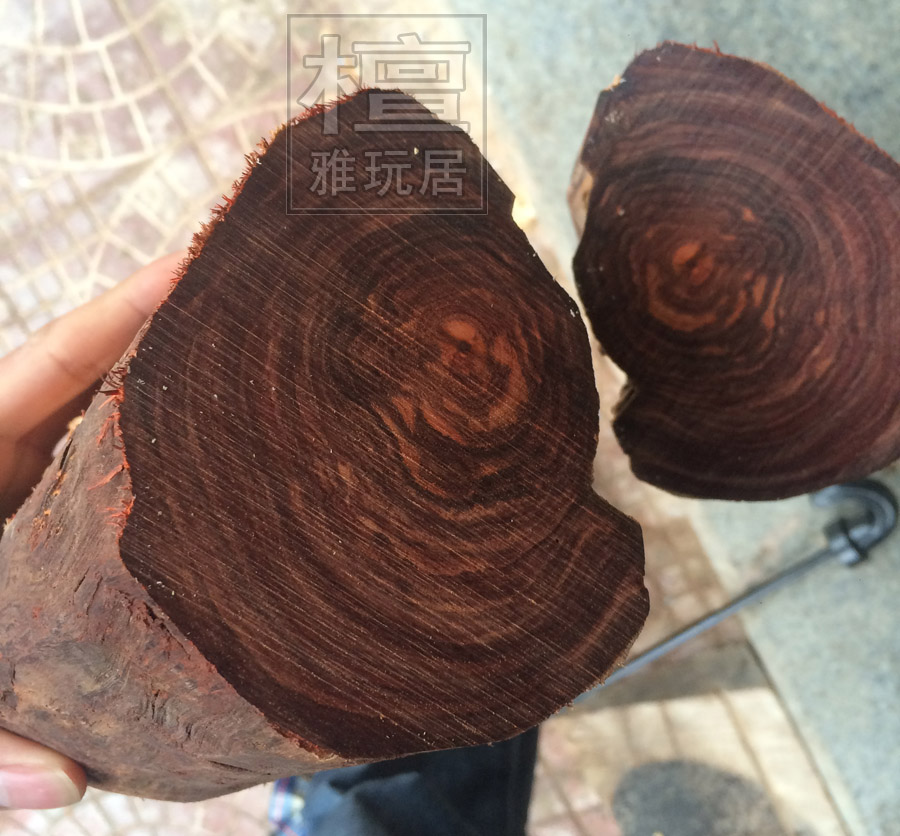 锯开后的小叶紫檀料