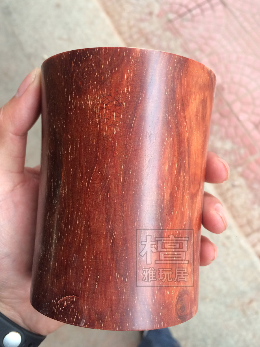 已经成品了的小叶紫檀笔筒