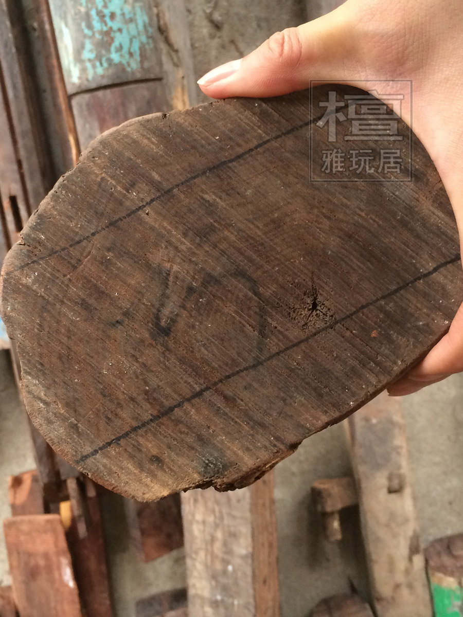 紫檀拆房料颜色已偏白了